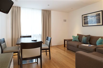 Go Native Kensington Apartments - Living Area
