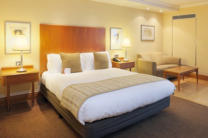 Crowne Plaza London Heathrow - Club Room - Lounge access with comp breakfast,drinks and canapes