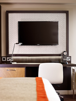 DoubleTree by Hilton London Hyde Park - Guest Rooms feature 40