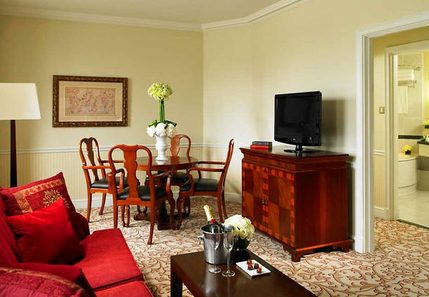 London Marriott Hotel County Hall - Executive Suite Lounge
