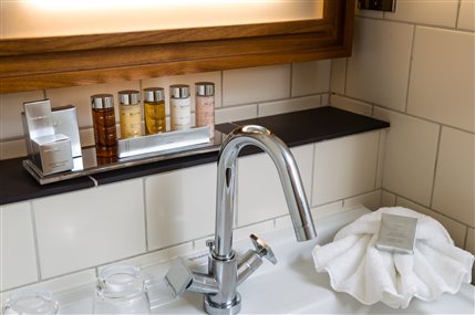 Sloane Square Hotel London - Club Room Bathroom