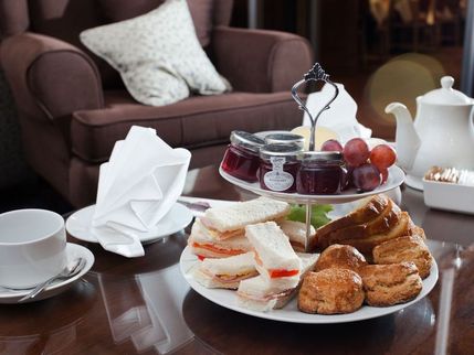 London Elizabeth Hotel - Afternoon Tea