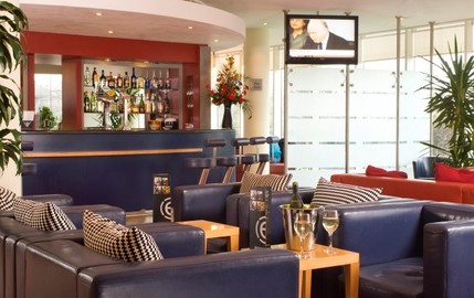 Holiday Inn London-West - Bar