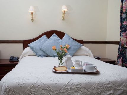 London Elizabeth Hotel - Guest Room