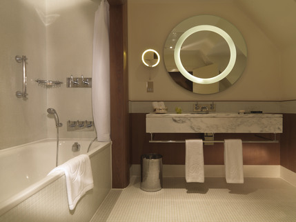 Rocco Forte Brown's Hotel - Executive Bathroom