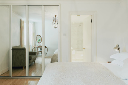 Europa House Apartments London - Master Bedroom