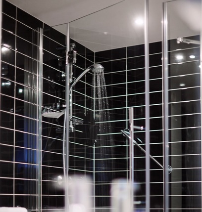 Holiday Inn Express London- Vauxhall Nine Elms - Bathroom