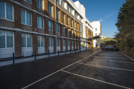 Holiday Inn Express London- Vauxhall Nine Elms - Hotel parking (charges apply)