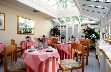 Henley House Hotel London - Breakfast room -serving complimentary continental breakfast