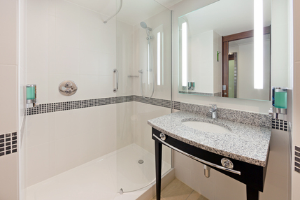 Hampton by Hilton London Waterloo - Bathroom