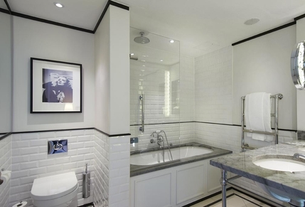 The Waldorf Hilton Hotel London - Bathroom