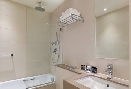 Norfolk Towers Paddington - Club Bathroom