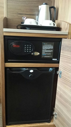 Norfolk Towers Paddington - Hospitality Tray, Safe and Mini Fridge