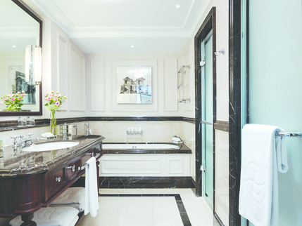 Langham Hotel London - Grand Club Junior Suite-Bathroom