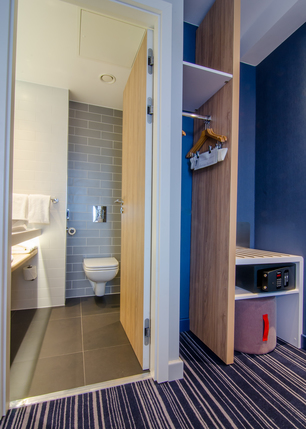 Holiday Inn Express London Ealing - Bathroom