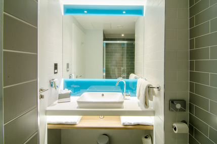 Holiday Inn Express London Ealing - Bathroom