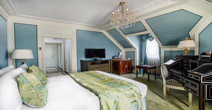 The Bentley Hotel London - Deluxe queen room