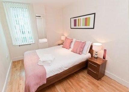 Images for St George Wharf Apartments hotel deals | LondonTown.com