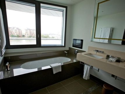 Crowne Plaza London-Battersea - Bathroom
