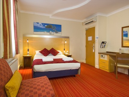 Comfort Inn London Victoria - Quad Room with sofabed or 2 single beds