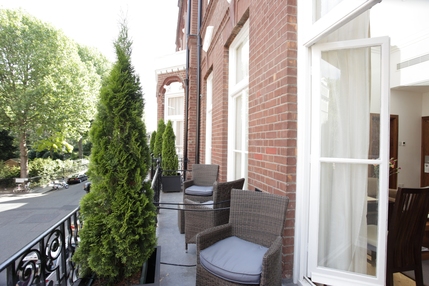 Presidential Kensington Apartments - Suite with balcony