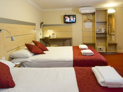 Comfort Inn London Victoria - Double room with single bed or sofabed