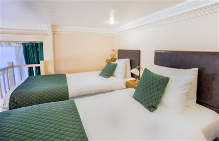 London Town Hotel - A split-level family/quad room