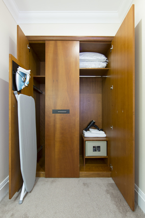 Thistle City Barbican Hotel - Safe, Iron & Ironing board in all rooms