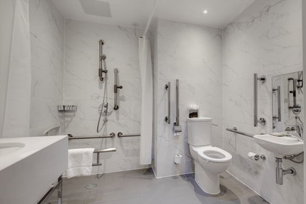 Hilton London Paddington Hotel - Accessible Bathroom