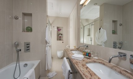The Park International Hotel -